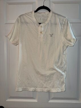 American Eagle Outfitters Men's White Short-Sleeve Henley Polo